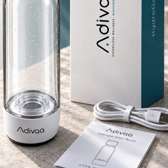 HydroGo beside its box, the USB-C cable and the user manual